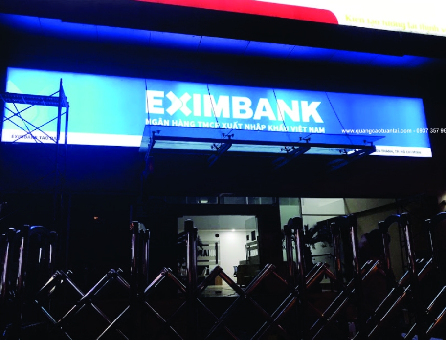 THI CÔNG HỘP ĐÈN BẠT 3M NGÂN HÀNG EXIMBANK 