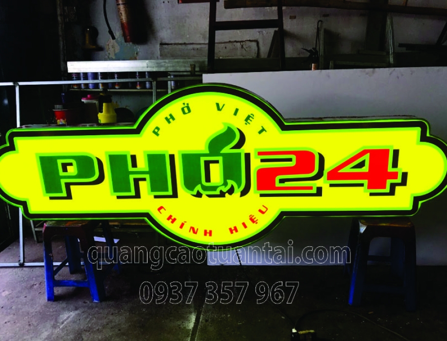 HỘP ĐÈN DECAL IN UV 