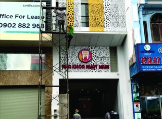 THI CÔNG BẢNG HIỆU  CNC CHỮ NỔI MICA, LOGO NHA KHOA TẠI XÔ VIẾT NGHỆ TĨNH, QUẬN BÌNH THẠNH.