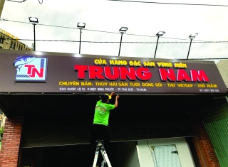 THI CÔNG BẢNG HIỆU ALU, CHỮ NỔI MICA, ĐÈN PHA LED TẠI QL 13 PHƯỜNG HIỆP BÌNH PHƯỚC