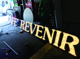 THI CÔNG BẢNG HIỆU QUẢNG CÁO CHỮ NỔI MICA - HỘP ĐÈN TRÒN CHUỖI CAFE'REVENIR TẠI NGUYỄN XÍ - BÌNH THẠNH